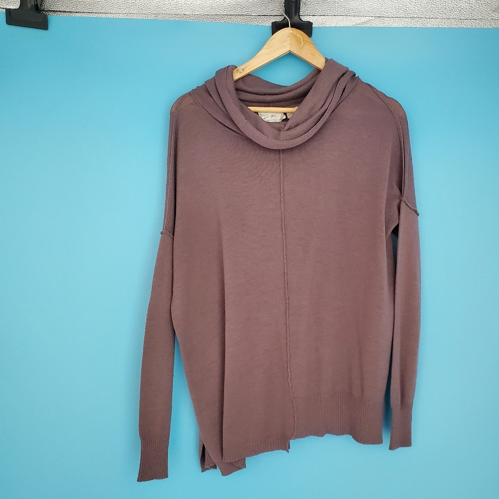 RD Style Sweater Size Medium Lavender Cowl Neck